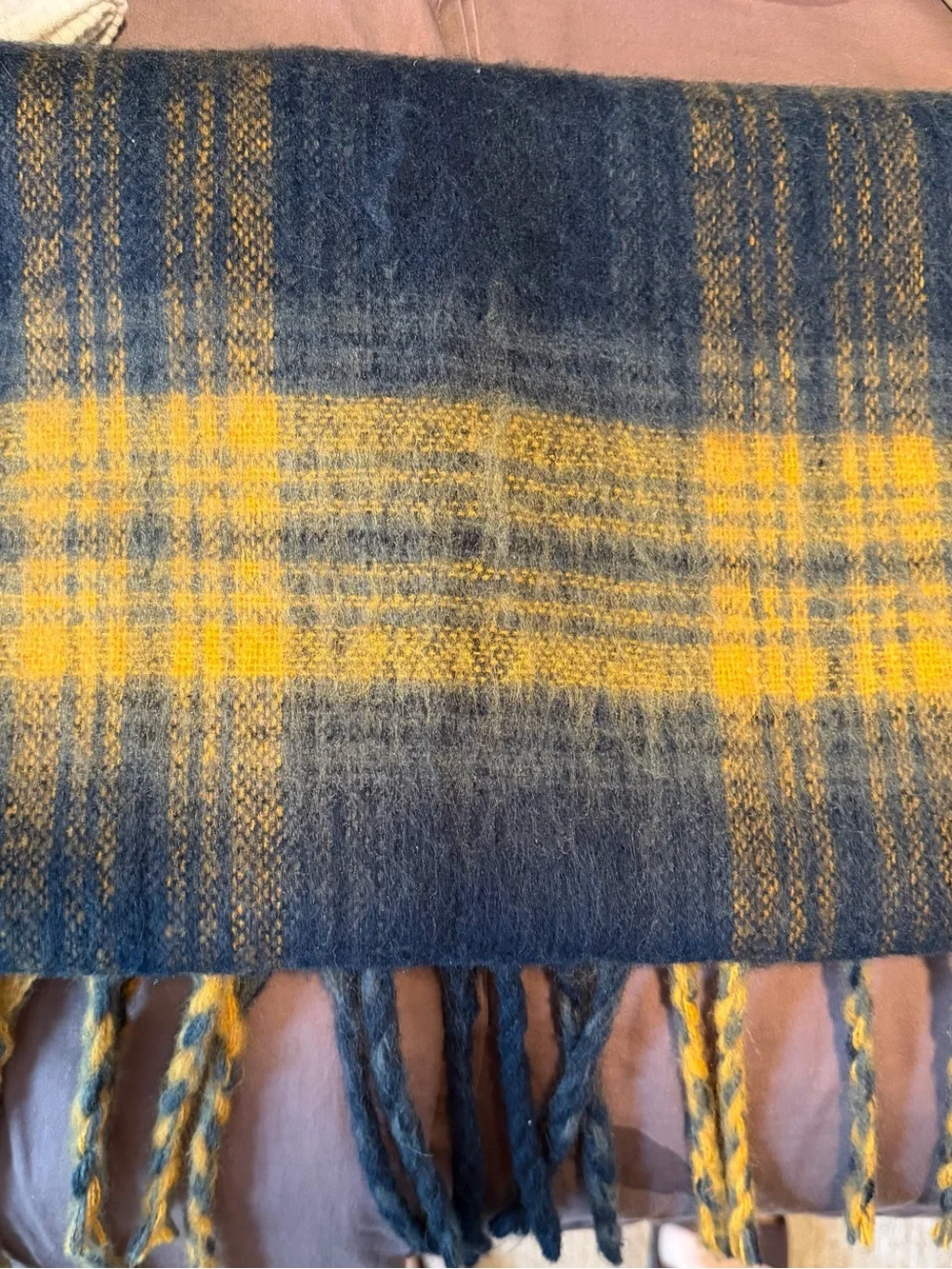 GAP Plaid Men’s Scarf in Navy and Yellow